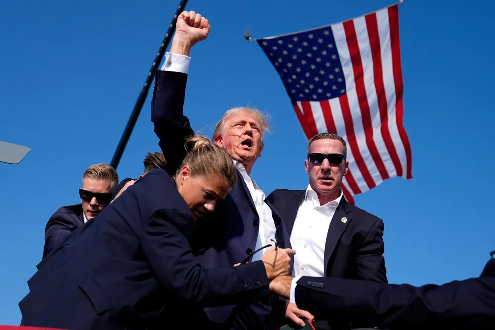 Donald Trump ble forsøkt drept i Butler i Pennsylvania. Tross attentatforsøket og flere pågående rettssaker og kjennelser mot ham, vant Trump presidentvalget.