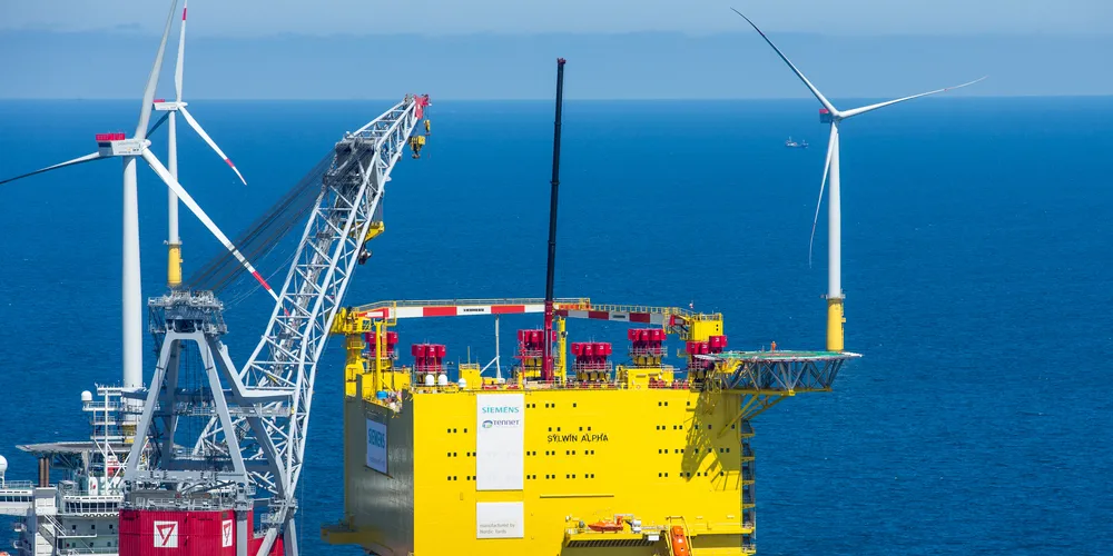 The SylWin Alpha platform goes into place