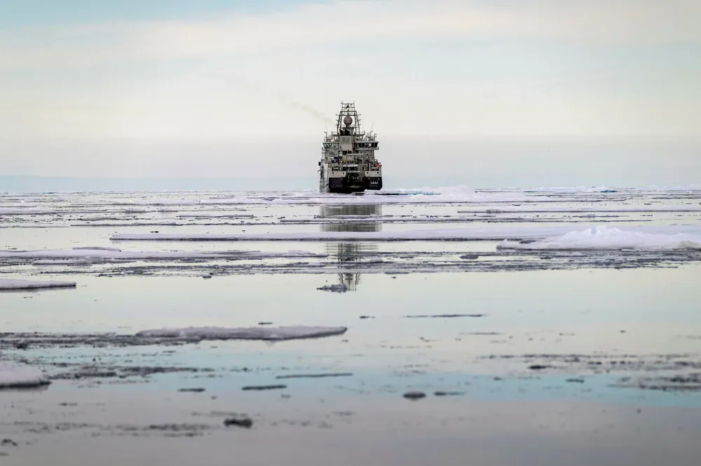 En fiskebåt som bunkrer i Tromsø, vil ha insentiv til først å seile direkte til utenlandsk havn eller til Svalbard (som er likestilt med utenlandsk havn) for å unngå avgift, før den deretter kan reise tilbake mot fastlandet og fiske.