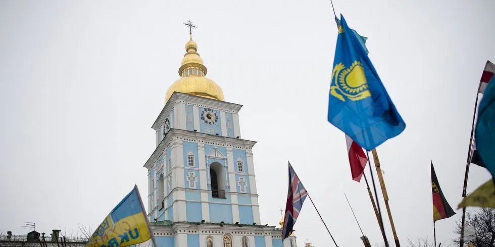 Den Ukrainsk-ortodokse kirken i Kiev. Kirken slapp inn studenter fra Majdanplassen da de ble jaget av politiet, etter det er det blitt bygget et mini-majdan utenfor kirken. Â Urolighetene i Ukraina har ført til en enda dypere splittelse mellom de Russisk-ortodokse og den Ukrainsk-ortodoks kirkesamf