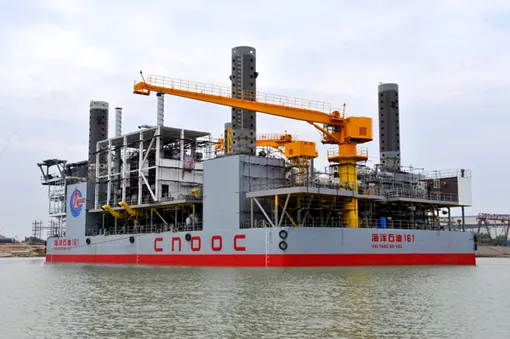 CNOOC's Hai Yang Shi You 161: Self-elevating platform launched off Shengli construction base.