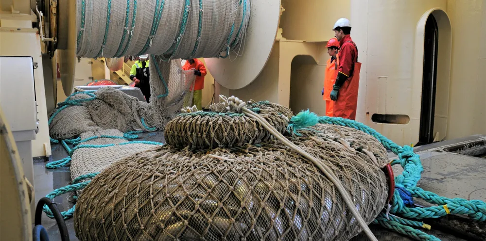 «Eros» var en av to norske fiskebåter som var leid inn på årets makrelltokt. Her har de tatt makrell vest av Vesterålen.