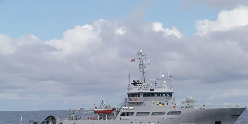"KV Ålesund" som eies av Fosnavaag Shipping skal etter 20 års tjeneste for Forsvaret, selges. (Arkivfoto: Kystvakten)