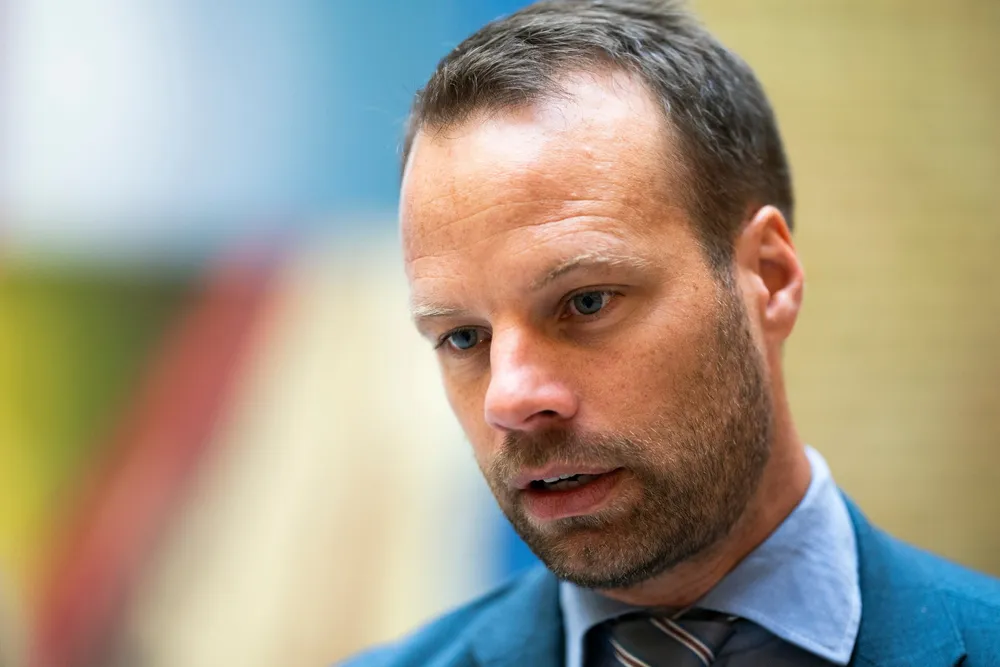 – Vi kan ikke sitte stille og håpe dette går over av seg selv. Her må det legges frem kraftfulle tiltak, sier Jon Engen-Helgheim (Frp), leder i justiskomiteen på Stortinget.