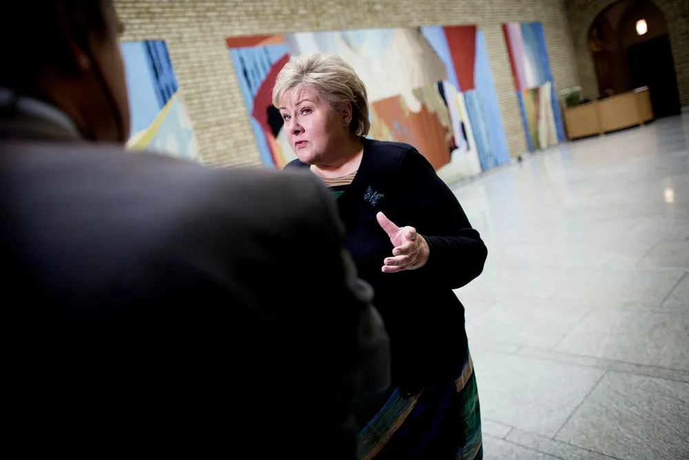 Erna Solberg gratulerer Donald Trump med valgseieren. Her fra vandrehallen. Foto: Ida von Hanno Bast