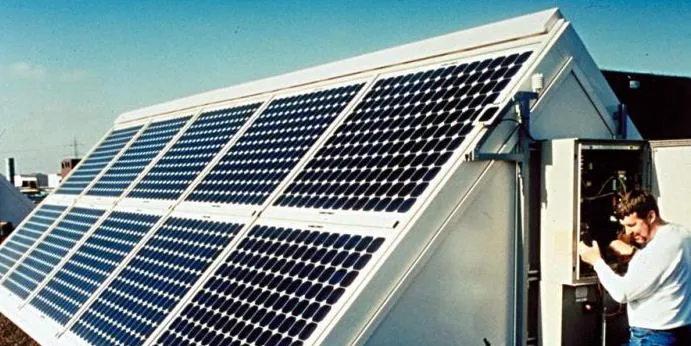 UK solar market gets bump -- but no jolt -- from feed-in tariff