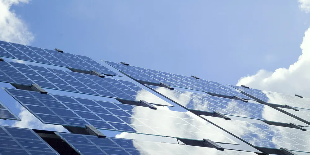 Prices on selected power shares; Solarpraxis rose 15.7%