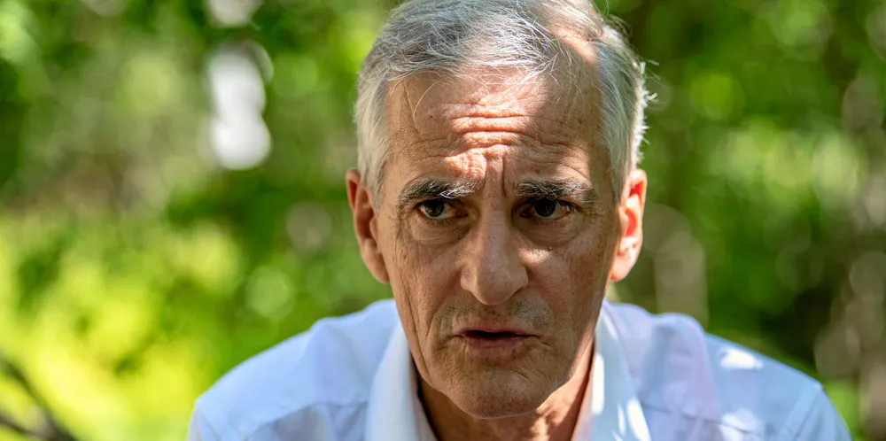 Statsminister Jonas Gahr Støre (Ap) skal møte de parlamentariske lederne mandag klokka 8.30 for å orientere om regjeringens arbeid med kraftkrisen. To timer senere møter han LO og NHO for å drøfte situasjonen for næringslivet.