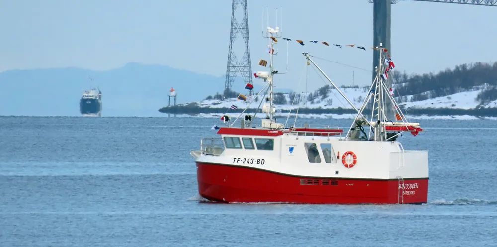 Nye «Sundsbøen» under testing i Tjeldsundet.