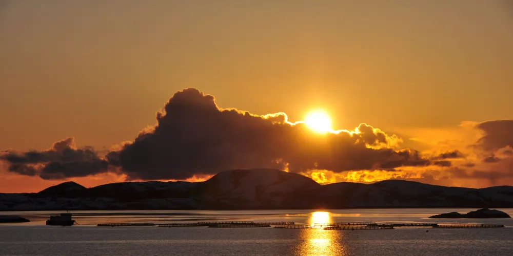 Parti fra Vikna. Sol går opp og sol går ned. Bedrifter kommer og går. (Foto: Bent-Are Jensen)