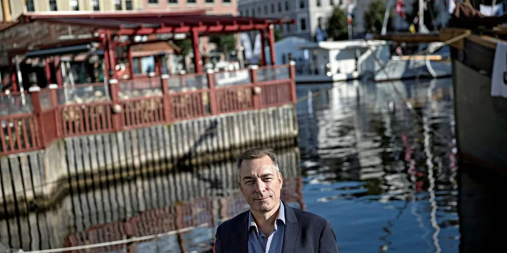 JOBBER INTENST: – Jeg opplever ikke at noen går rundt og soler seg i glansen av den prosessen, sier forsvarsminister Frank Bakke-Jensen om de nye NH90-helikoptrene som fortsatt lar vente på seg. Her fra Arendals uka i fjor da han var EØS- og EU-minister.Foto: Aleksander Nordahl, DN