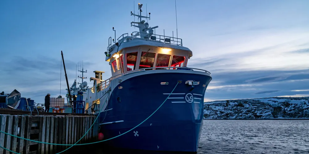 Reder Odd Kristian Myhre på sin båt nummer tre bygget hos Viknaslipen. Den nye båten som måler 14,99 meter skal døpes «Havblomst.