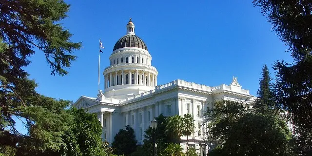 California lawmakers pass 33% by 2020 renewable mandate