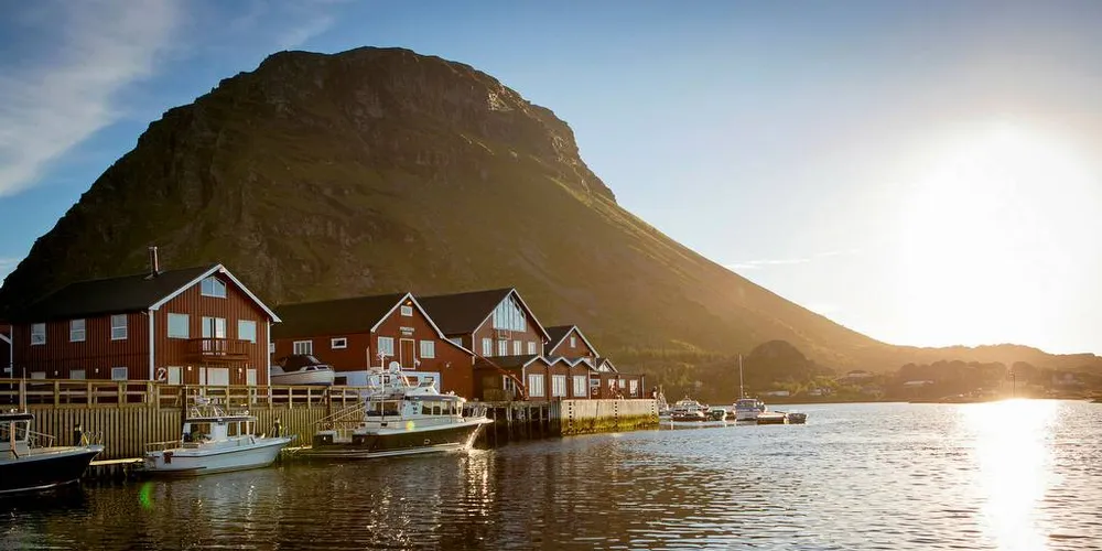 HURTIGBÅT: Fra neste år blir det to anløp til flere av øyene på Helgelandskysten, blant annet til Lovund. Foto: Ole Morten Melgård