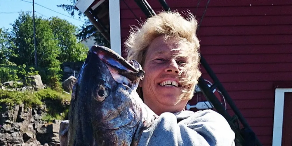 VERDENSREKORD: Judith Brommeland med verdens største lysing som ble veid til 13,24 kilo. Foto: privat.