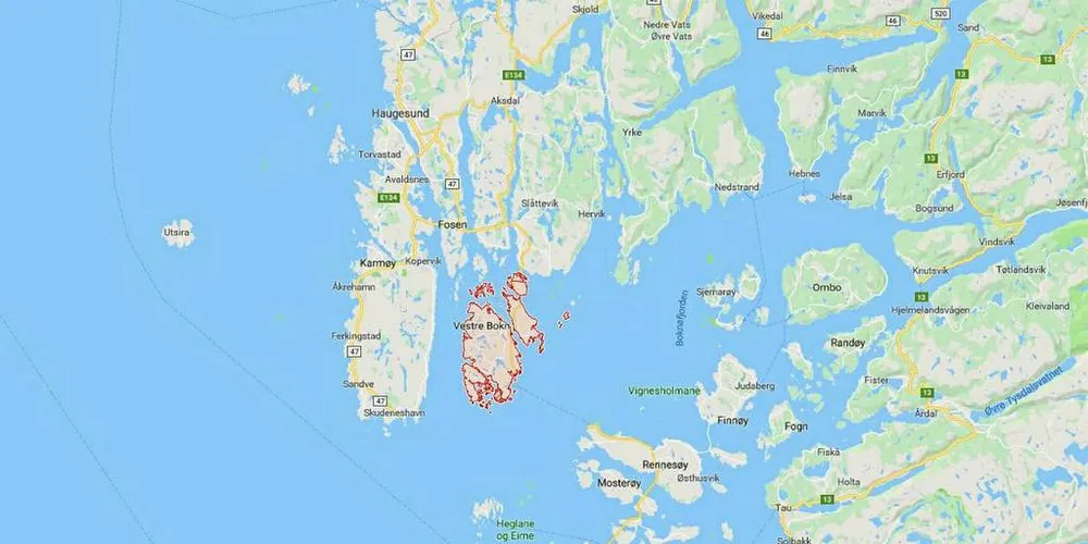 En sjark forliste ved Arsvågen i Bokn lørdag formiddag. En fisker som ble hentet livløs opp av sjøen, døde senere på sykehuset. Hans bror er fremdeles savnet. Kart: Google Maps