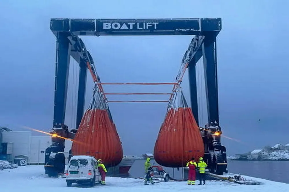 Ymek båtheis under testing.