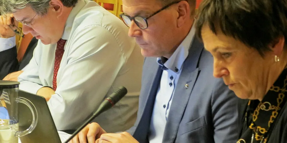UTFORDRENDE: Tom-Christer Nilsen (H) har en utfordrende jobb å gjøre for å få et bredt forlik i behandlingen av kvotemeldingen i Stortinget. Her fra høringen om meldingen med Kårstein Eidem Løvaas (H) og Margunn Ebbesen (H) i forgrunnen.
