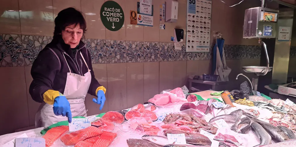 Farmed salmon sellers are offloading unsold salmon at discount prices after last week's spike.