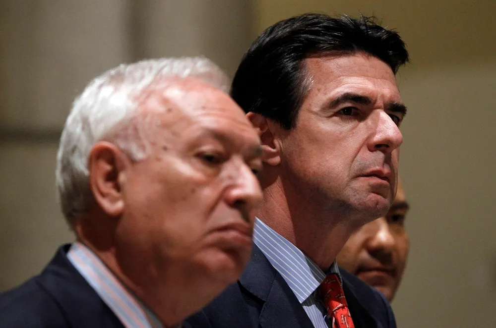 Spanish officials: Industry minister Jose Manuel Soria, center, vows pushback against Buenos Aires move