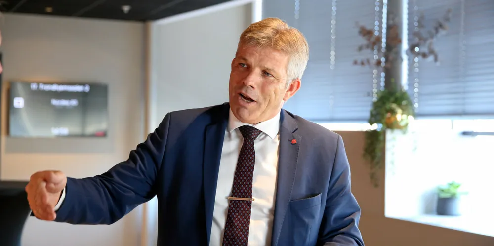 Fiskeriminister Bjørnar Skjæran følger opp lovnadene fra tidligere i høst, om å gjøre tre justeringer i rapporteringskravene.