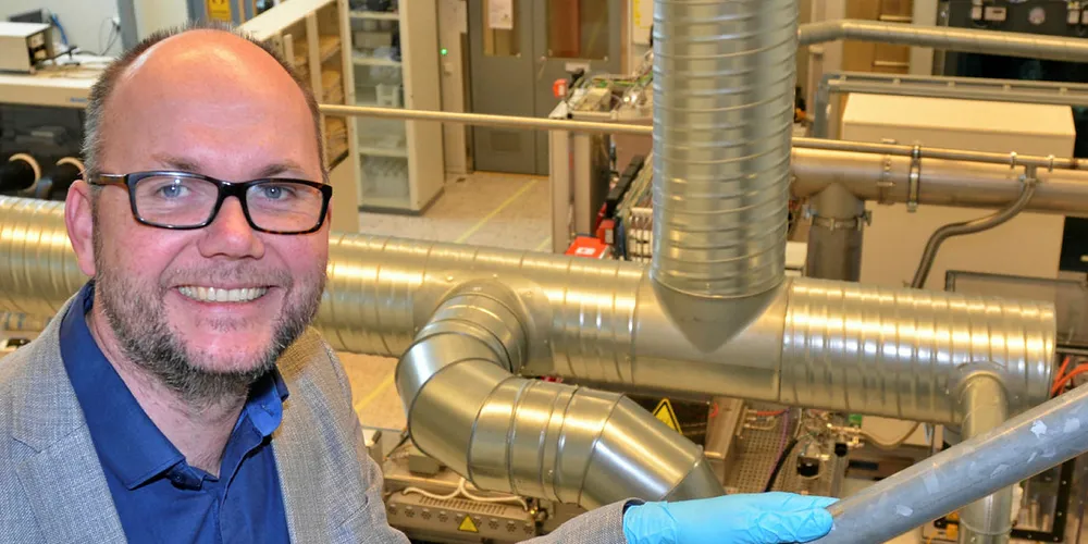 SOLCELLELAB: Senterleder Erik Stensrud Marstein i forskningslaboratoriet på IFE hvor fremtidens solceller blir skapt. Foto: Gunhild Haugnes