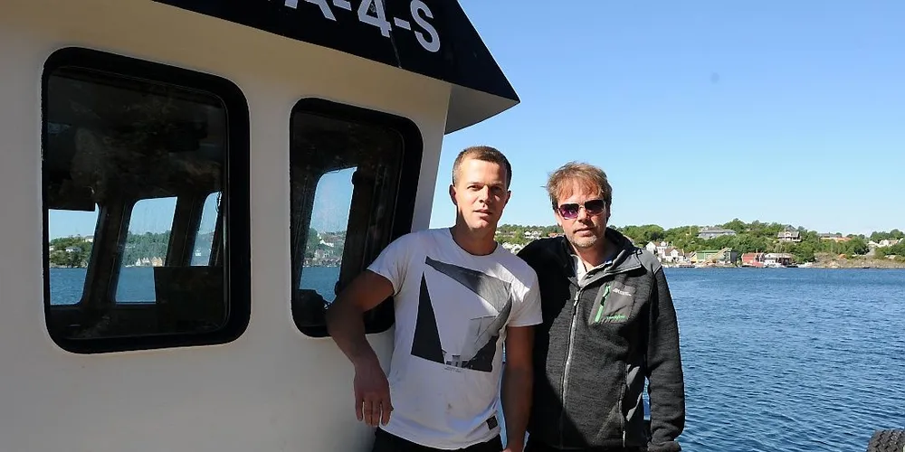 Vidar Andersen (t.h.) har alltid hatt lyst på egen båt og har jobbet som fisker tidligere. For kameraten Kristian Berge er det et litt mer nytt territorium. Alle foto: Kjersti Kvile