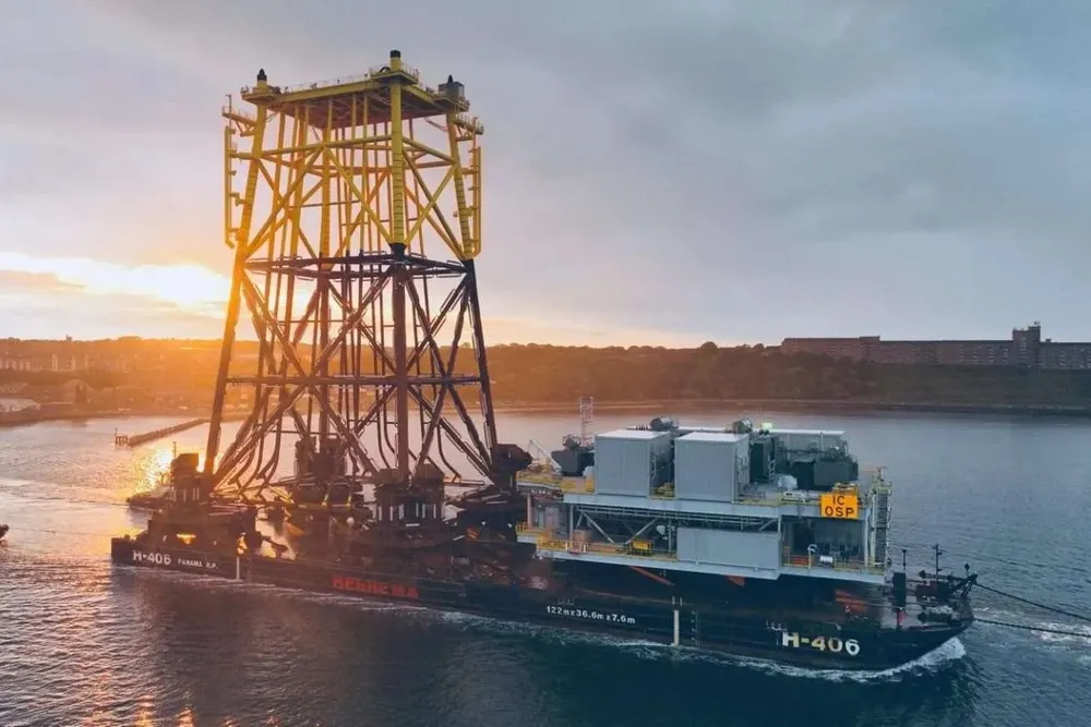 Sail away ofsubstation platform and jacket foundation for Inch Farm offshore wind