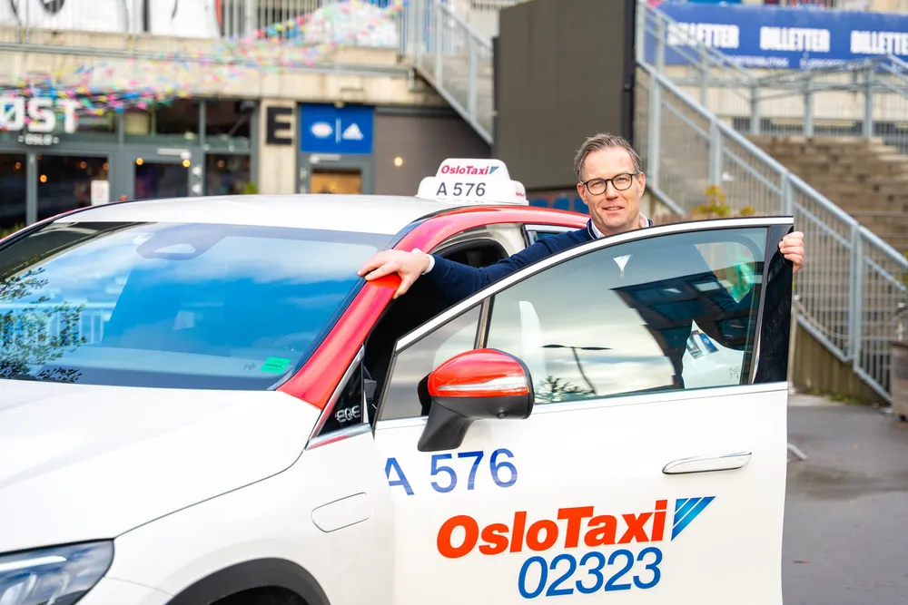 «Mangelen på effektiv håndheving og sanksjoner undergraver forskriftens troverdighet og forsterker problemet», skriver konsernsjef Vidar Theil i Oslo Taxi i høringssvaret.