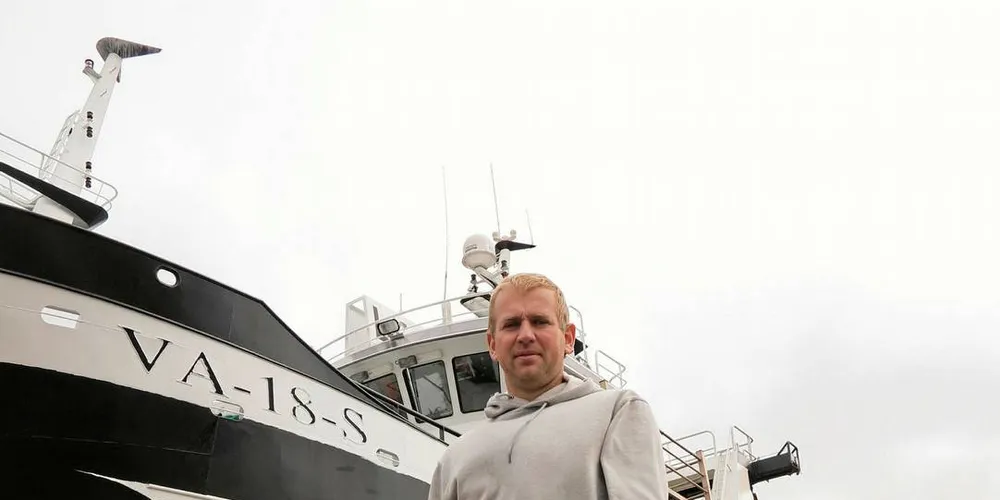 På danmarkstur: Frode Jensen fra Søgne har tatt opp «Tempo» på slipen i Thyborøn for klassing og nødvendig service.Foto: Nils Torsvik