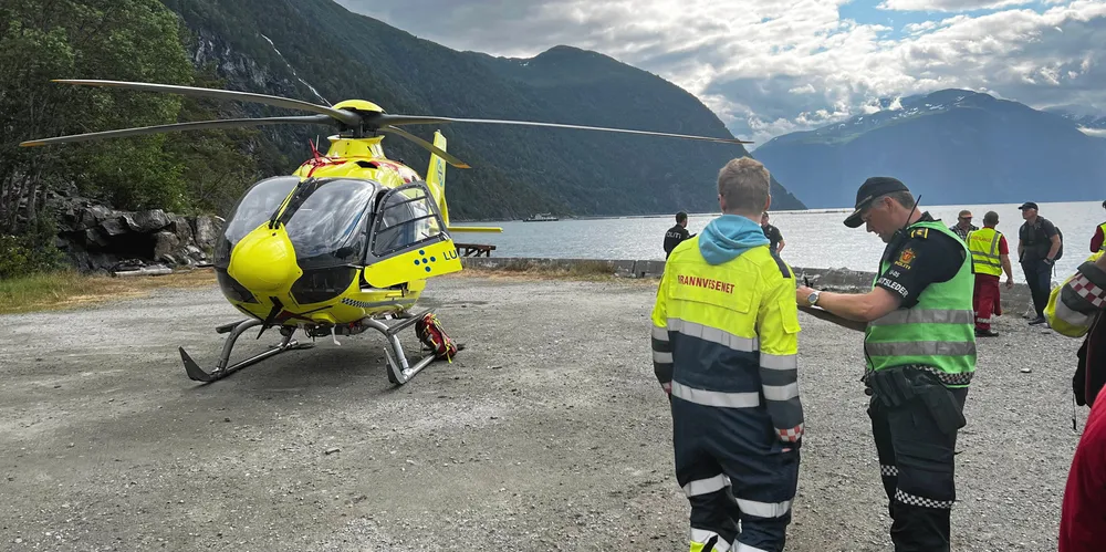 Det var ved Ovråneset i Stranda kommune at den tragiske ulykken skjedde fredag morgen. Politi og redning var raskt til stede.