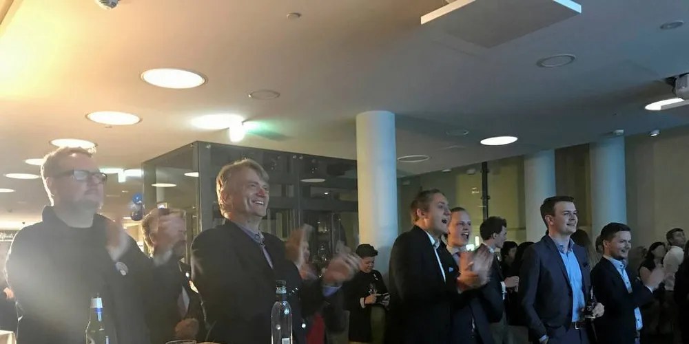 JUBEL: Ove Trellevik, var sikret plass på Stortinget med sin andreplass på Hordalandslista, rett bak statsminister Erna Solberg. Det hindret ikke at valg 2017 ble en thriller mandag kveld.