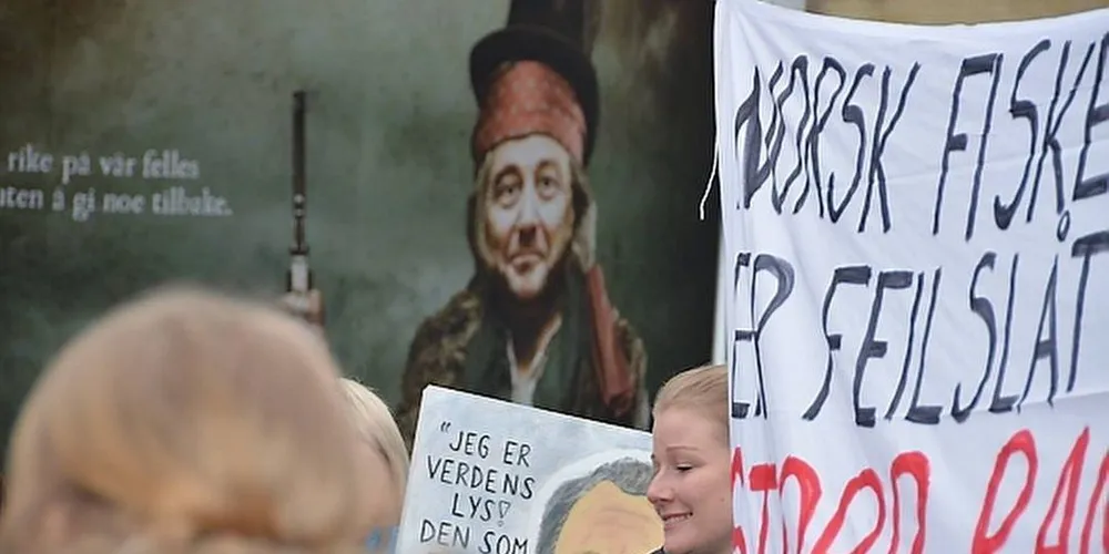 Kystaksjonen med punktdemonstrasjon utenfor Stortinget i 2014. (Foto: Einar Lindbæk)
