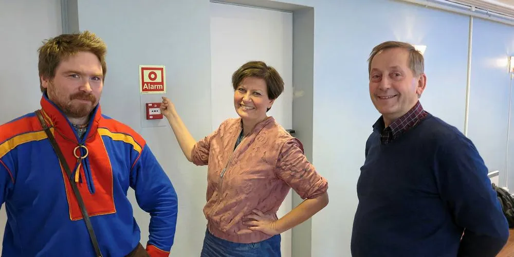 ALARM: Leder i Fjordfiskenemnda Helga Pedersen slår alarm for sjøsamisk fiske, sammen med nemndmedlem Beaskas Niillas og seniorrådgiver Inge Arne Eriksen i Sametinget.Foto: Nils Torsvik