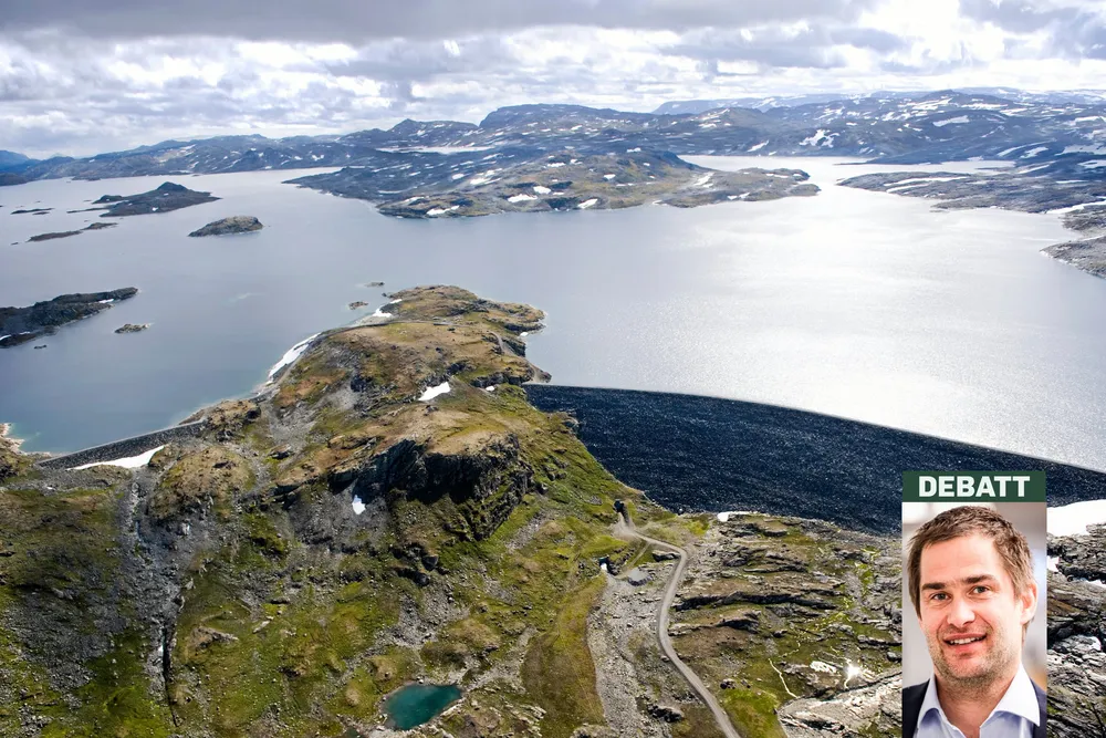 Bjørn Carlsen og vannmagasin i Aurland