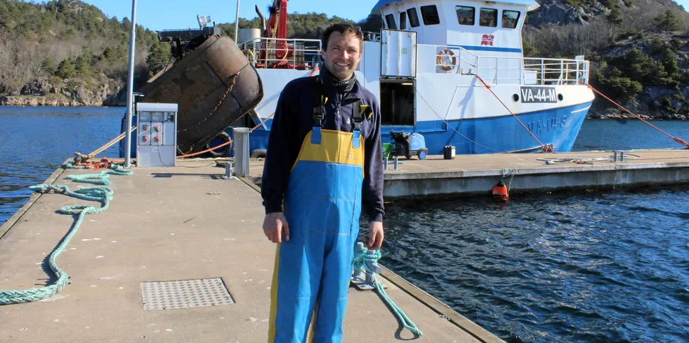 – Vi må vurdere om det er bedre å ligge i land. Rekebåter overlever ikke på reker slik det er nå og går over på annet fiske, sier Christian Aanonsen på rekebåten «Rosenvoll» av Mandal.