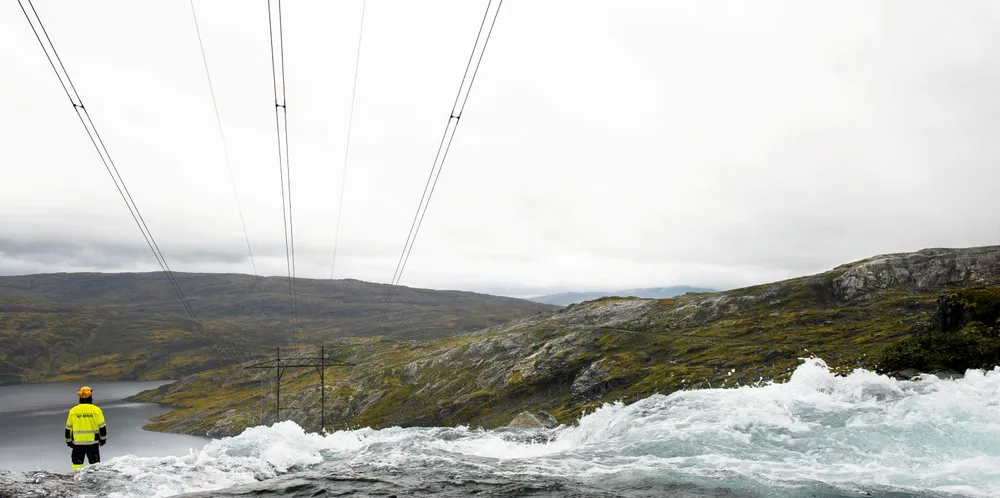 God hydrologi og solid overføringskapasitet ga produksjonsrekord lørdag.