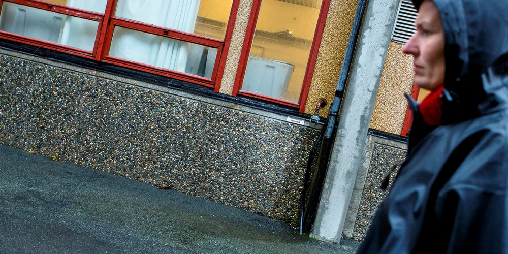 TAR ANSVAR: Lakseoppdretter Aino Olaisen mener oppdretterne må gå sammen om en dugnad for å få ned laksedødeligheten. Det har hun rett i, hvis ikke vil storsamfunnet etterhvert kreve det, mener Fiskeribladet.