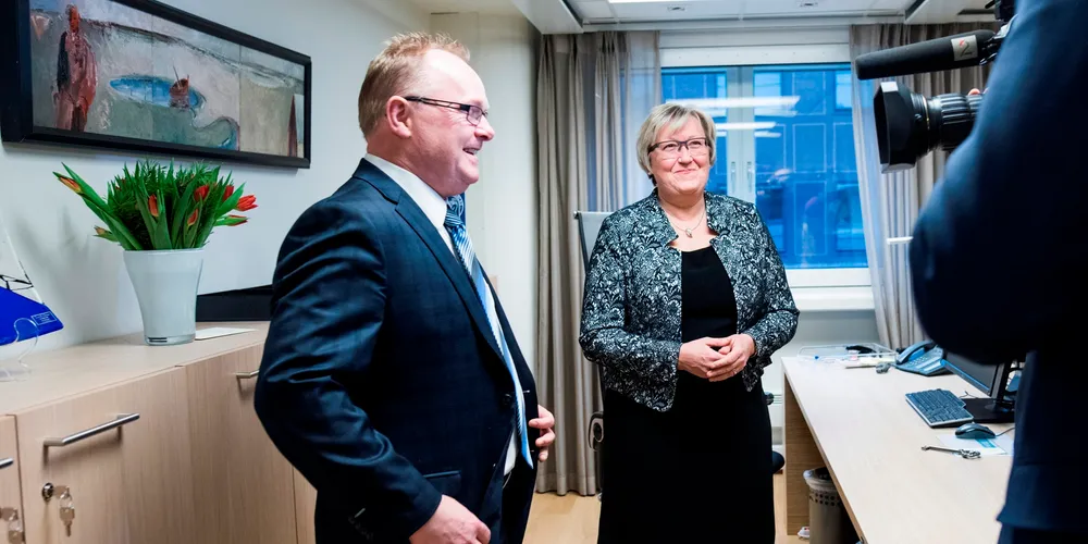 Ny fiskeriminister Per Sandberg overtar taletiden tidligere fiskeriminister Elisabeth Aspaker skulle hatt på Sjømatdagene. (Foto: Skjalg Bøhmer Vold)