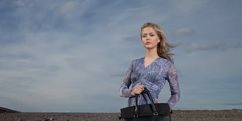 Model with a salmon skin handbag from Eben’s product catalogue. (Photo: Raymond Engmark)