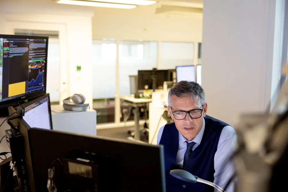 Schieldrop har vært tydelig på synet sitt om at oljeprisen (brent spot) skal ned til 55 dollar fatet de nærmeste månedene.