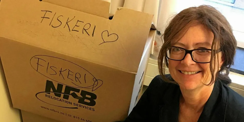 PAKKET OG KLAR: Ingrid Heggø (Ap) forlater ikke fiskeri-eskene når hun forlater næring for finans, men tar med seg dokumentene til sitt nye kontor.