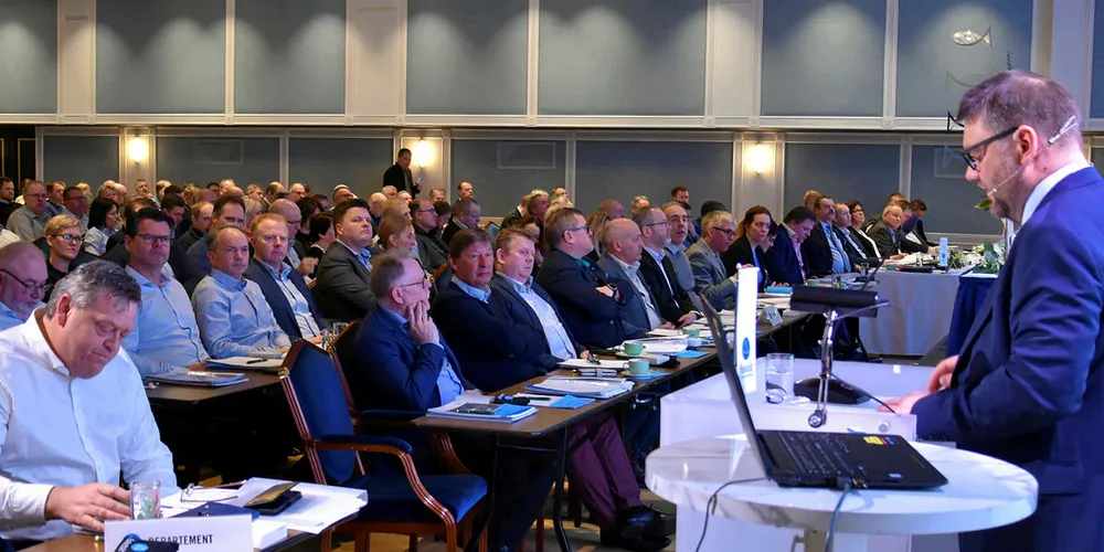 FULLT: Politikere og andre gjester pleier å strømme til i hopetall når Fiskebåt avholder sine årsmøter. Her fra årsmøtet i 2019.