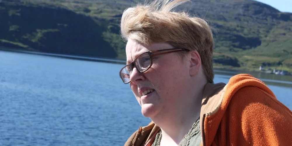 Ann-Kristin Kvalsvik daglig leder for Johan Kvalsvik har kanskje grunn til å smile, øyner håp for fiskebruket i Akkarfjord. Arkivfoto: Arne Fenstad