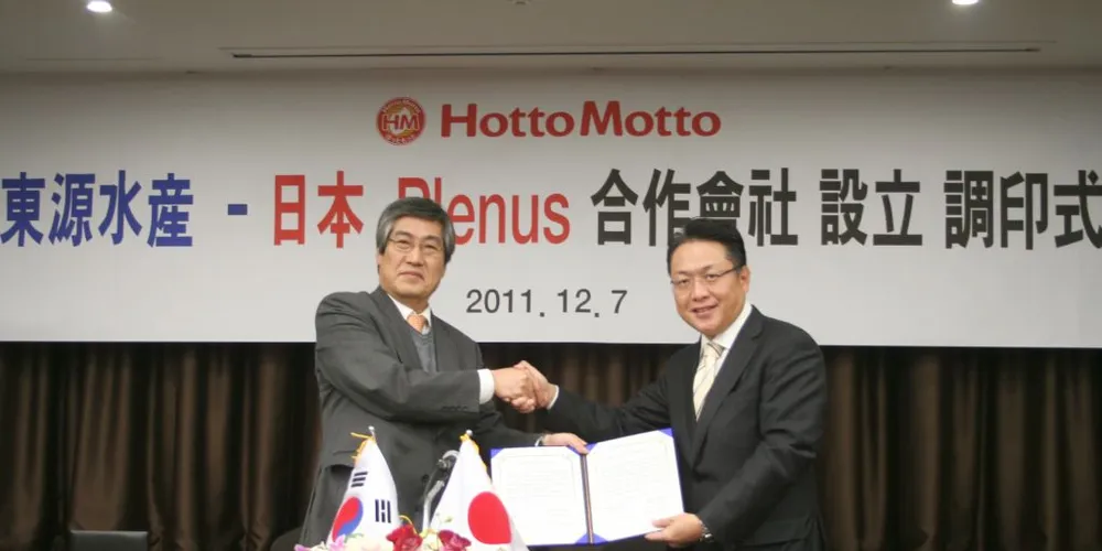 President and CEO of Dong Won Fisheries, Ki Choul Wang (left) and President Tatsuo Shioi of Plenus.
