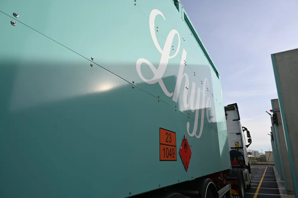 A Lhyfe trailer, used to transport hydrogen to customers