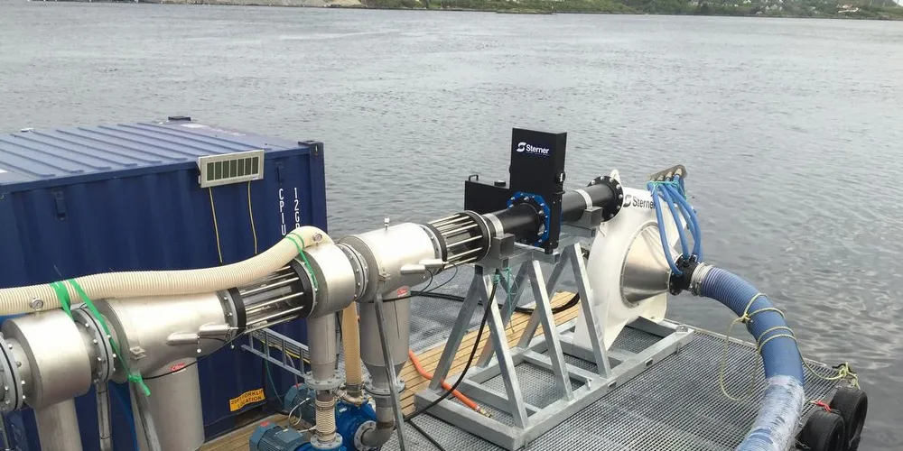 Dette er prototypen på HydroLicer. Marine Harvest har sammen med gründere søkt om FoU-støtte hos Innovasjon Norge for å lage en utgave i kommersiell størrelse. Pressefoto