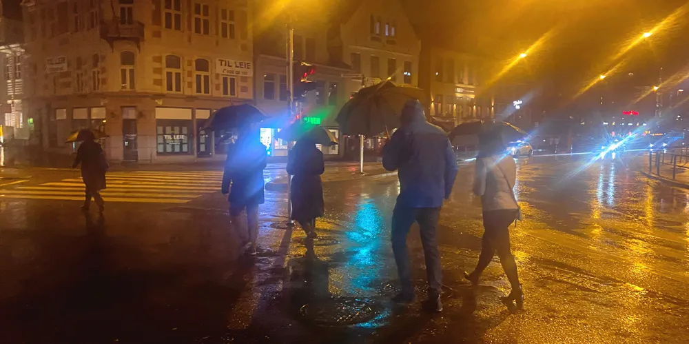 Værmeldingen for Bergen er ganske fuktig den kommende uken. Likevel må strømkundene starte uken med de høyeste strømprisene på over tre måneder.