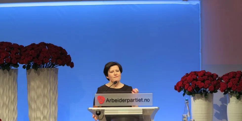 Leder i programkomiteen til Arbeiderpartiet, Helga Pedersen, vil ikke utelukke en ny behandling av å åpne for oljeboring i LoVeSe i 2015. Foto: Nils Torsvik