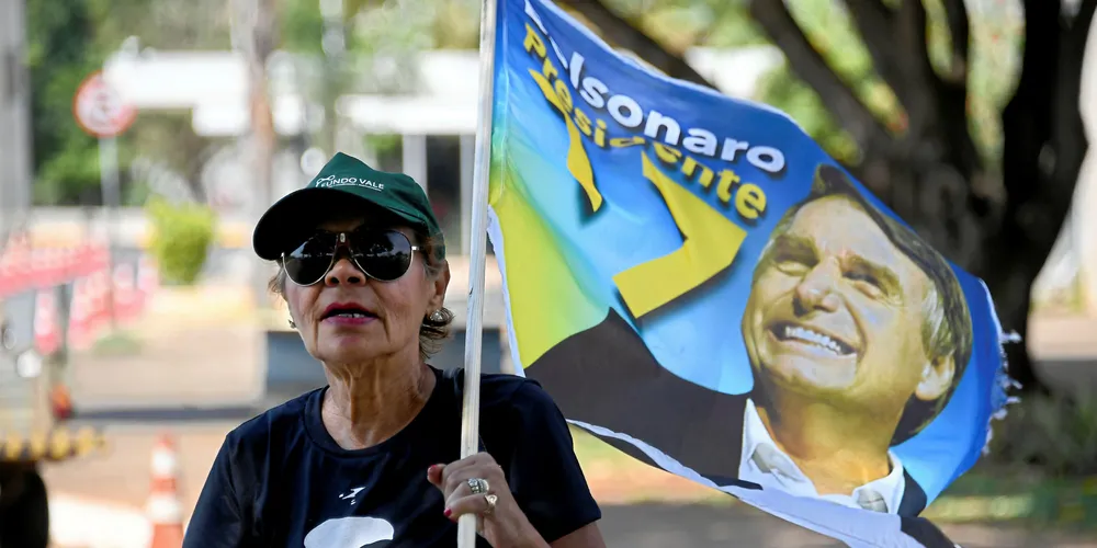 Supporters of Brazils far-right presidential candidate Jair Bolsonaro take part in a campaign rally in Brasilia, on October 6, 2018, on the eve of general election.